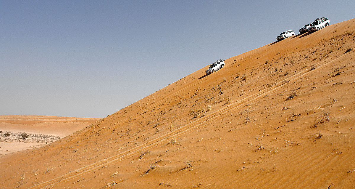 Steilabfahrt in den Wahiba Sands - Oman